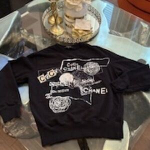 CHANEL Black and White Sweatshirt